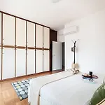 Ruan Downtown - By Myhomeincomo Côme